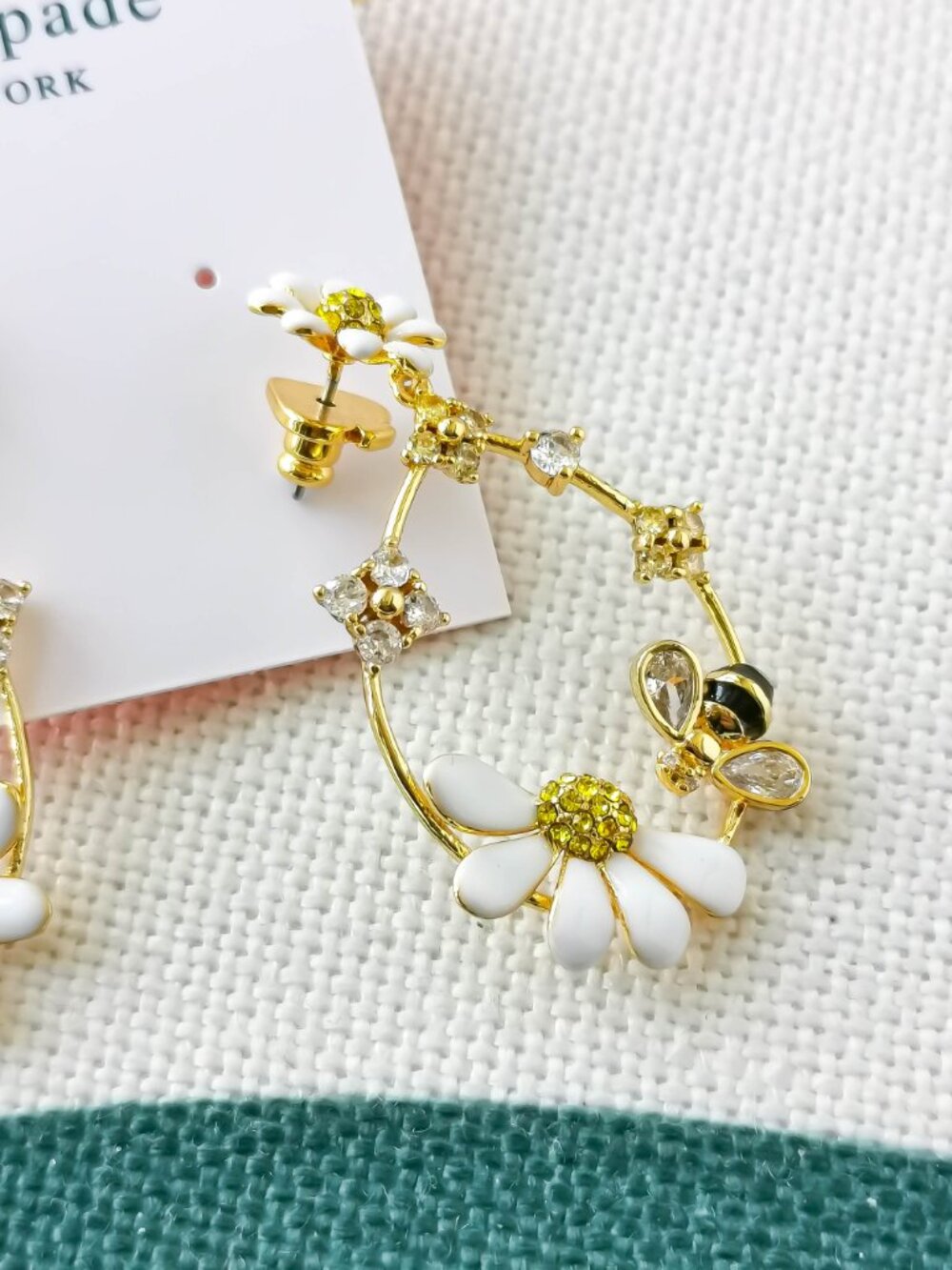 Kate Spade dazzling daisies hoops Earrings NEW - Picture 3 of 3